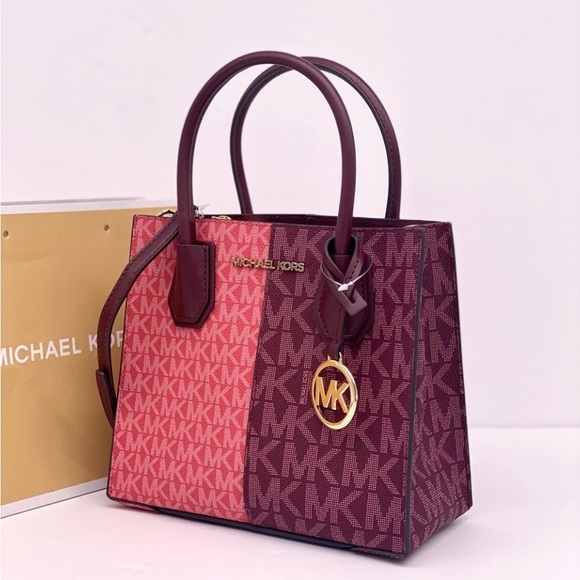 Michael Kors Mercer
Medium Two-Tone Logo
Crossbody Bag - Picture 2 of 14